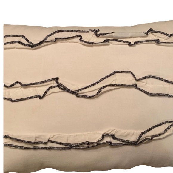 cynthia rowley white comforter with black accent ruffle vintage - Picture 3 of 6